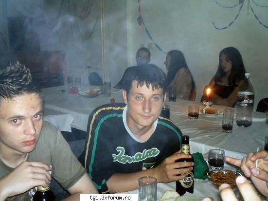 Gay ppl - itt tisztan latszik:) ott az asztal alatt vajon - Stuff